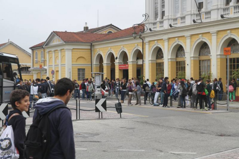 Tre ore per trenta chilometri: l'odissea degli studenti monferrini che si svegliano alle 6 per arrivare a scuola alle 9