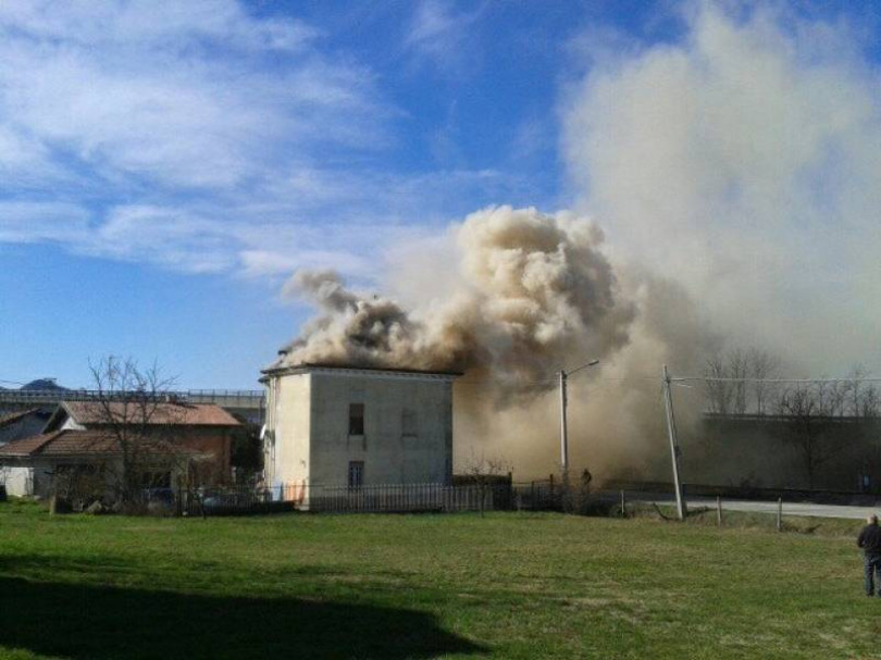 Rogo distrugge il tetto di una casa tra Cereseto e Madonnina