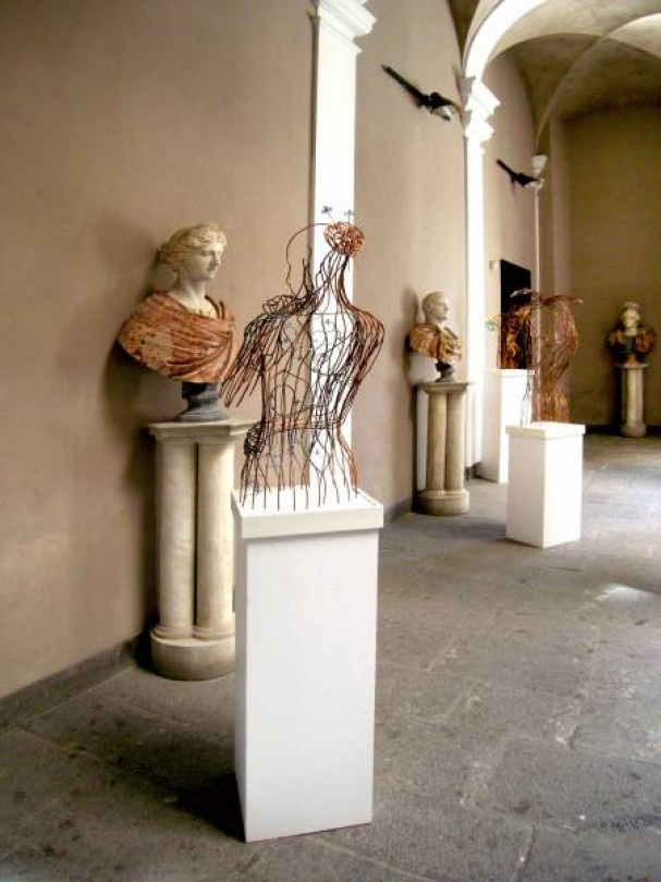 Stefano Bonzano: “Dialoghi muti” a palazzo Rosso - Gli sguardi delle statue...