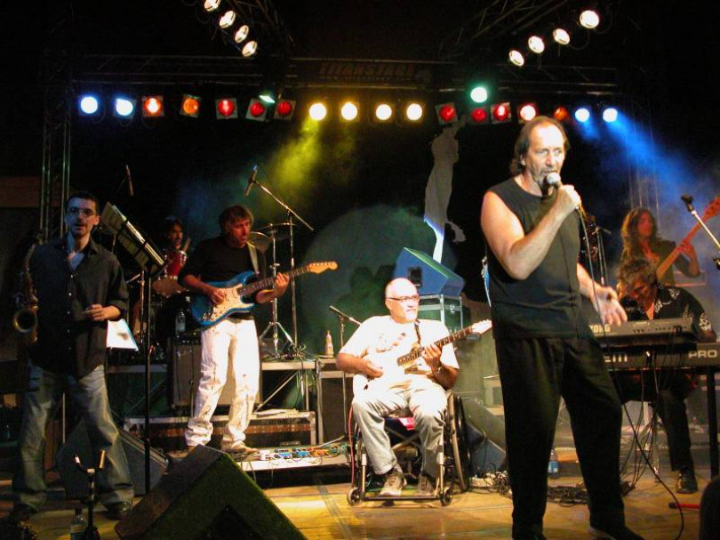 A Quarti di Pontestura trenta amici suonano per Gigi Calò