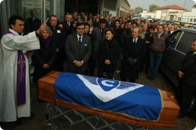 Una grande folla, con tanti personaggi, ai funerali celebrati dal cardinale Poletto - Ieri la camera ardente nel suo ufficio alla Cerutti