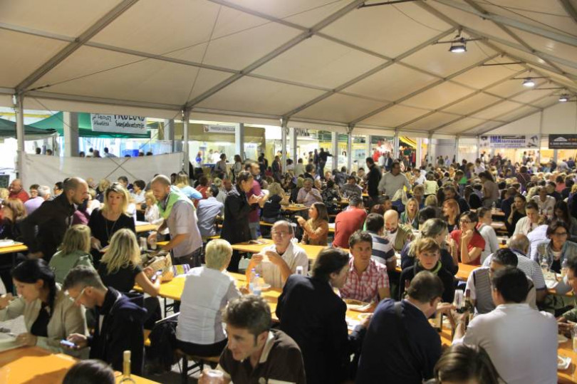 Inaugurata la Festa del Vino a Casale: cene, musica e divertimento fino a domenica