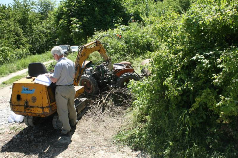 Rosignano, ex capo officina della Fiat travolto e ucciso dal trattore sul quale stava lavorando