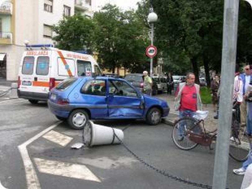 Incidente in pieno centro