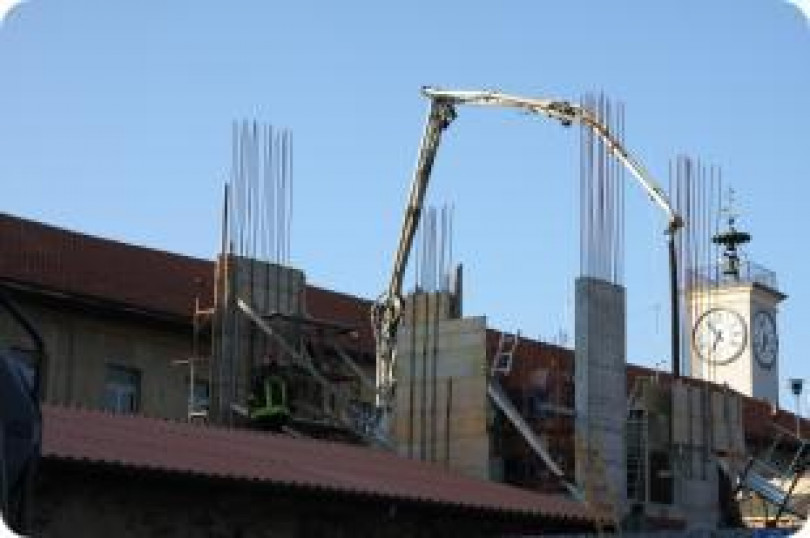 Crolla la soletta: tragedia sfiorata a Candia