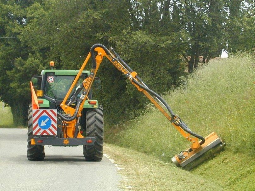 Gli sfalci delle banchine appaltati agli agricoltori