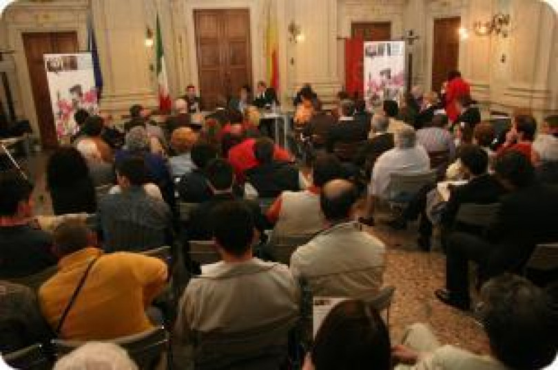 Standing ovation finale per OyOyOy che batte la pioggia - Riuscita Festa albanese