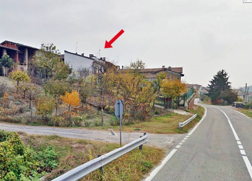 Rapinati in casa al buio. Entrano di notte e tagliano i fili di luce e telefono