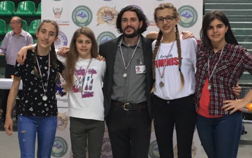 Scacchi, il “Negri” piazza le sue regine alla fase nazionale