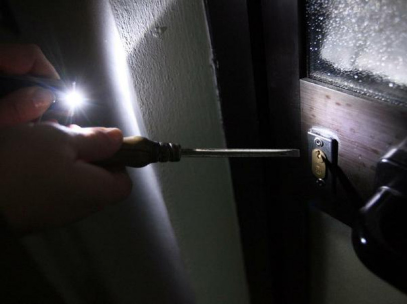 Ladri nella scuola, nell’ambulatorio e nelle abitazioni: il bilancio tra Casale e i paesi