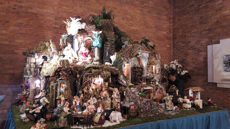 Furto in chiesa: rubano le statuine del prestigioso presepe barocco