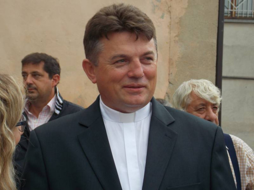 Trino, caso profughi: «Scriverò al Papa»