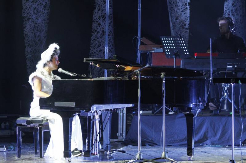 Al Teatro Municipale il concerto di una raffinata e algida Dolcenera