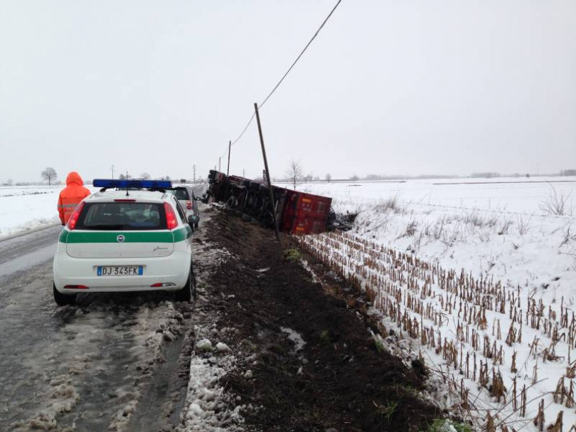 Neve: disagi e incidenti, chiuse alcune scuole: Ecco le foto e i plesssi che restano aperti