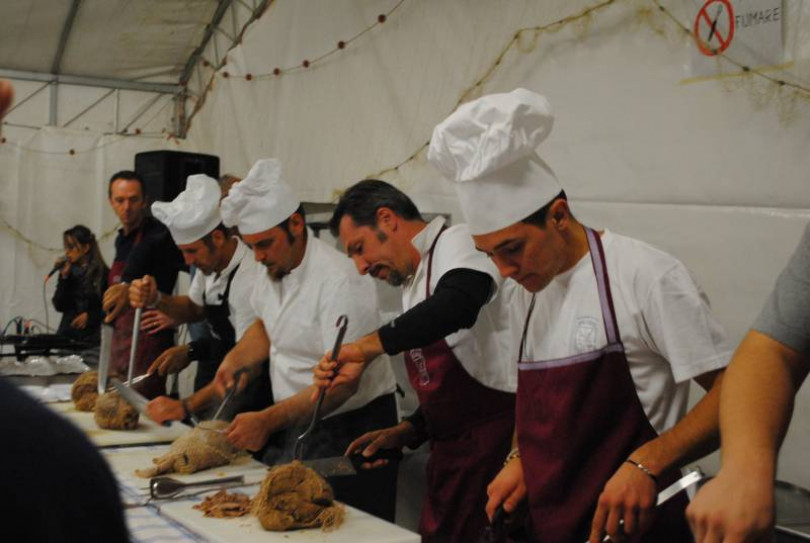 Cena e musica con i Divina: così inizia la Sagra del Peperone a Frassineto