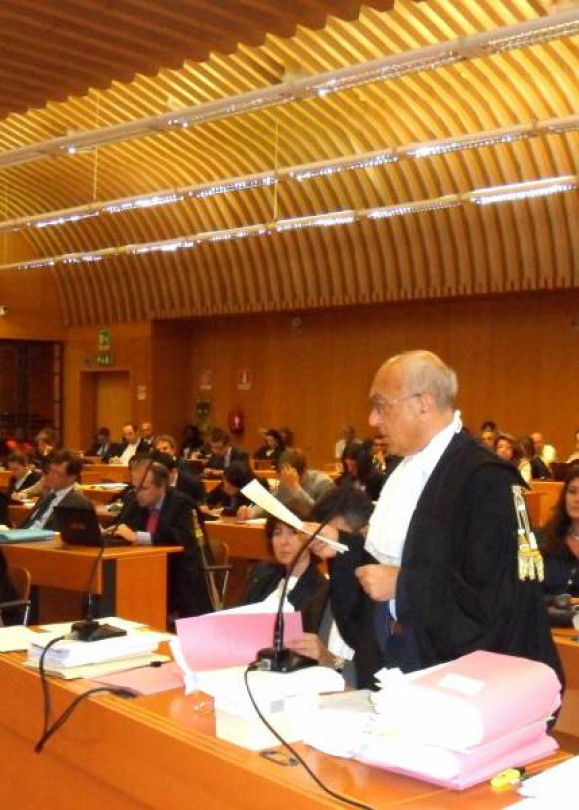 «Se si ammalano non c’entriamo». Eternit faceva frantumare ad altri gli scarti di produzione ma non voleva grane