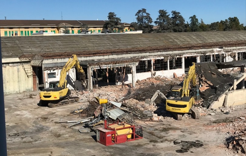 Un parcheggio da 200 posti dopo la demolizione dell'ex Franger