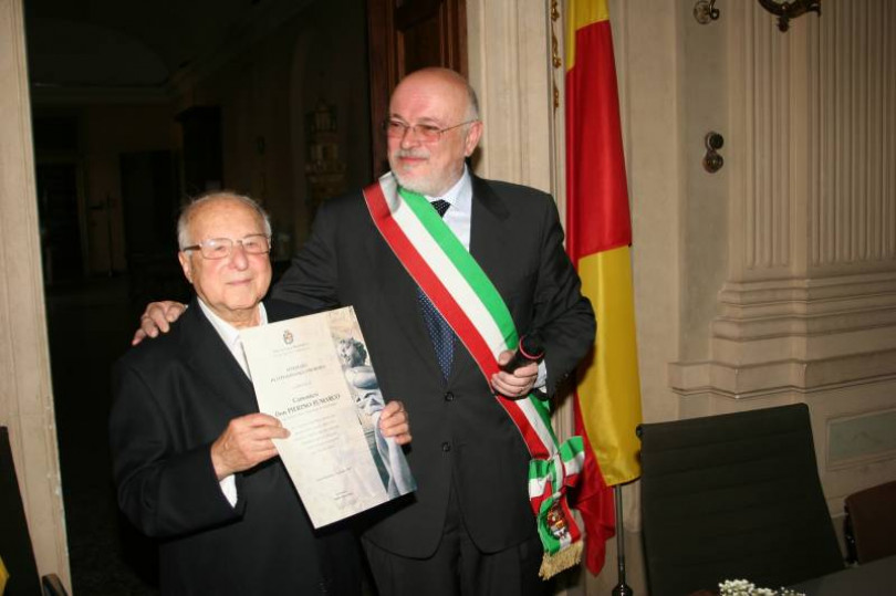 Don Pierino compie 90 anni, una vita dedicata all'insegnamento