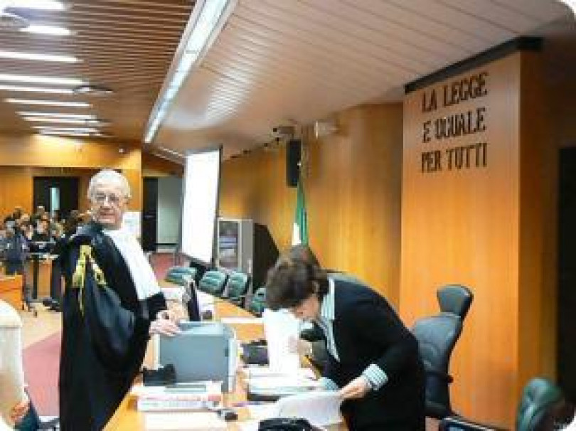Processo amianto: accolte quasi tutte le parti civili. Chiamata in causa per le società svizzere e belga che fanno capo agli imputati Stephan Schmidheiny e De Cartier