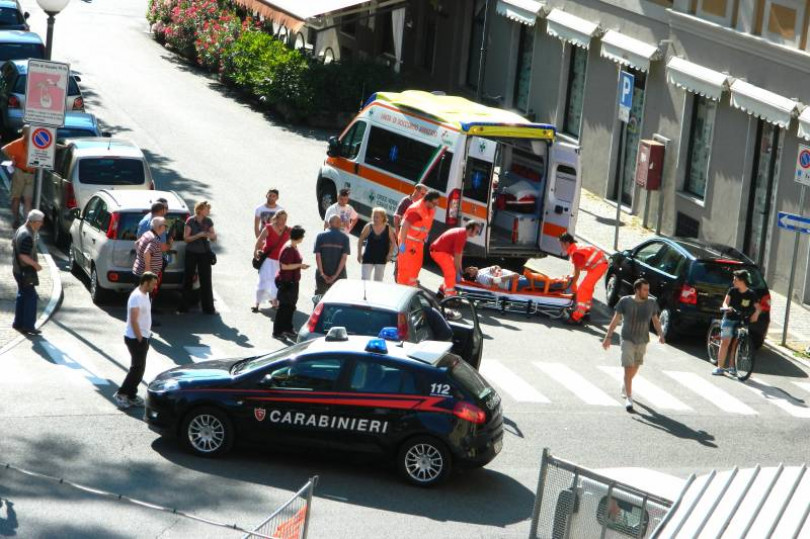 Sessantenne investito sulle strisce pedonali: sette giorni di prognosi