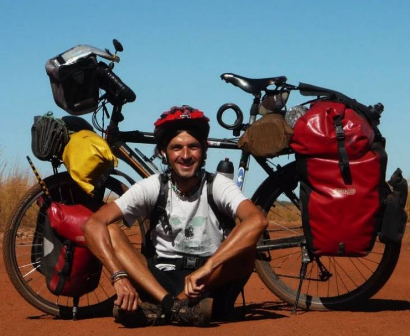 Pontestura, le performance dello spagnolo ‘giramondo’: l’incredibile vicenda di David Barreiro Larrosa ospite degli zii