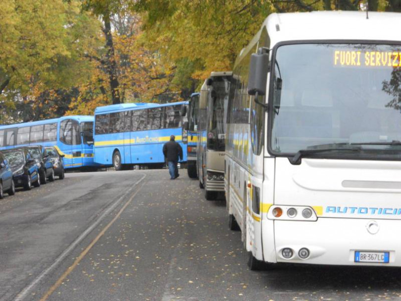 Trasporti: ennesima stangata per i pendolari. Crescono i costi di abbonamenti e corse singole