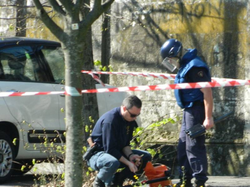 Allarme in zona ospedale per tre valigette sospette fatte esplodere dagli artificieri della Polizia