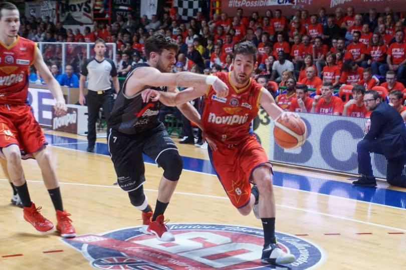 Novipiù e Virtus si danno battaglia, ma il finale premia Bologna: 79-82. Domenica c'è gara-4 ancora a Casale