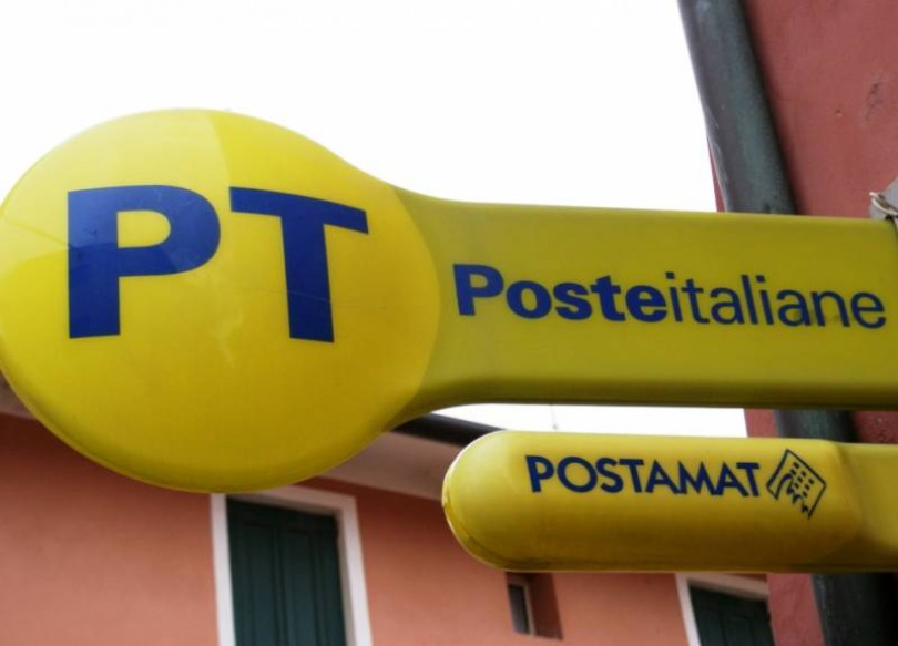 Impiegato postale derubava i clienti dei loro risparmi