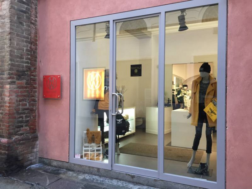 Rubato vestiario da un negozio del centro storico