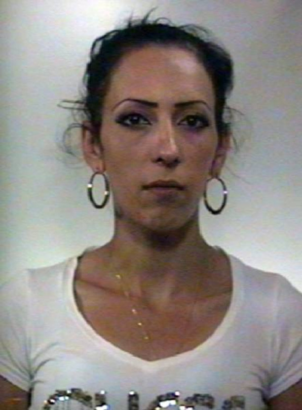 Ruba trolley al supermercato e lo riempie con cosmetici per oltre 2mila euro: arrestata