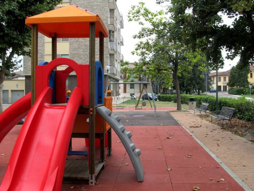 Aree gioco: conclusi i lavori nell'area verde di piazza Duca d’Aosta