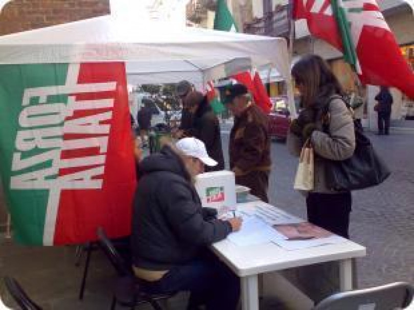«Al motto ''Prodi a casa, si voti'', abbiamo raccolto 4000 firme