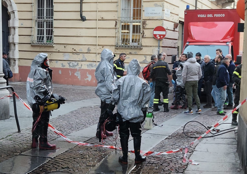 Furto alla Sanpaolo: Vigili del Fuoco dello speciale nucleo NBCR nella fogne della zona