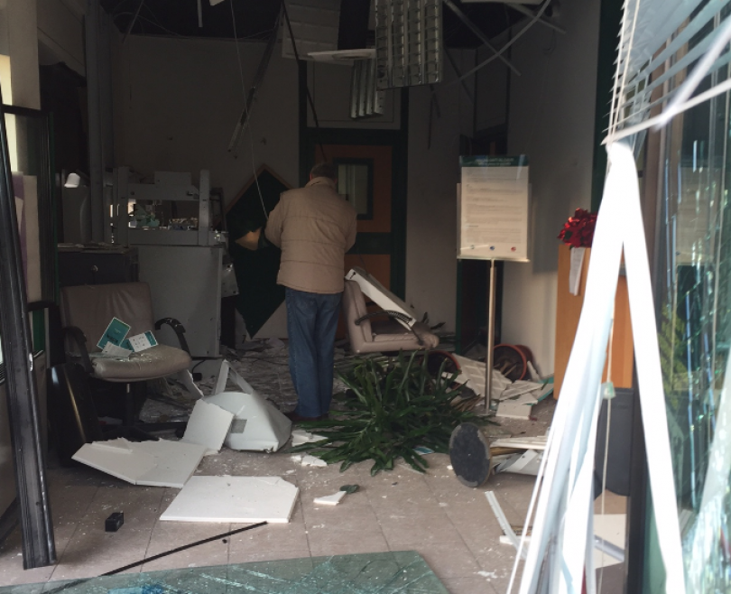 Valcerrina: assaltato il bar di una stazione di servizio, esplosione in una banca per svuotare il bancomat