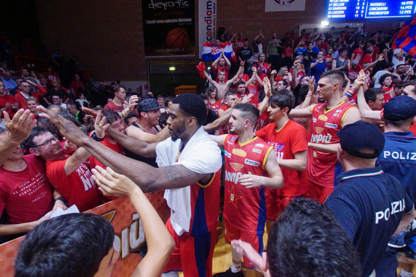 Un'altra incredibile impresa della Novipiù che supera la Fortitudo 82-79 e si porta sul 2-0 nella serie con i bolognesi