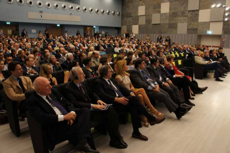 Adjiedj Bakas ad Alessandria per dimostrare che 