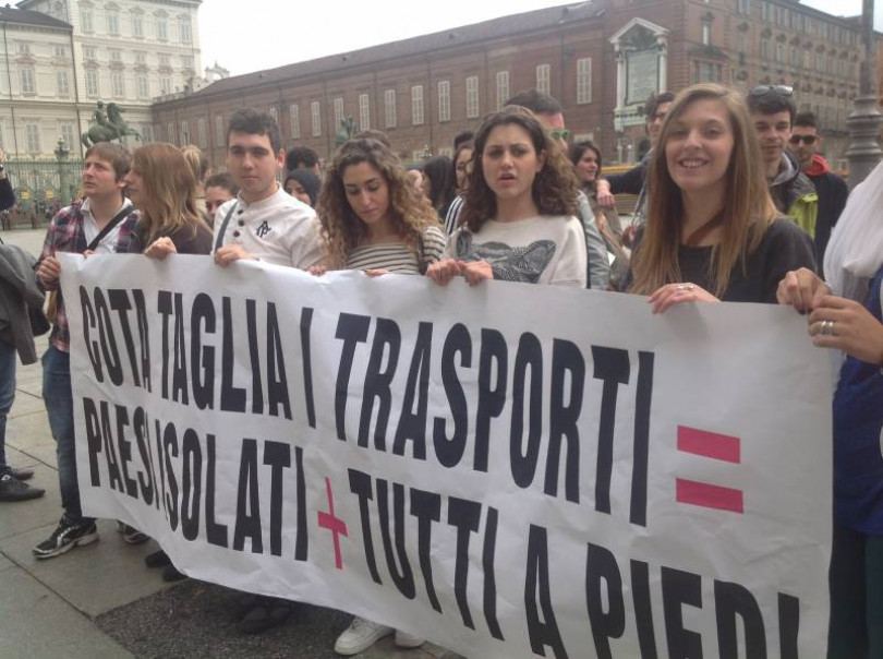 Il nuovo bando sui trasporti penalizza le scuole casalesi. E arriva la proposta di rilancio della Casale-Milano