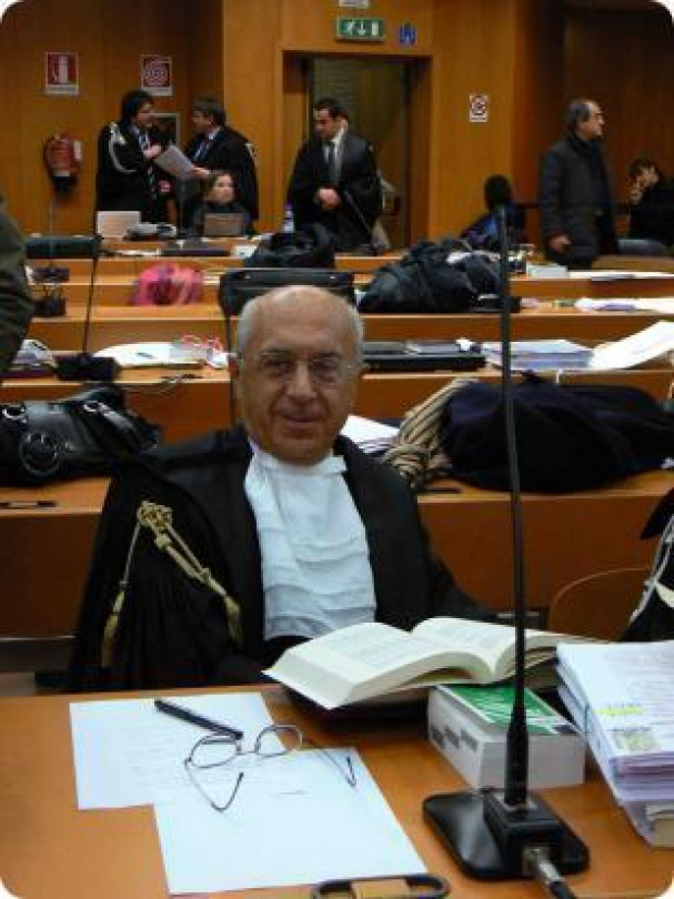 Processo amianto chiesti risarcimenti per cinque miliardi. Nella lista della difesa 3500 testimoni? Il dibattimento rischia di essere soffocato