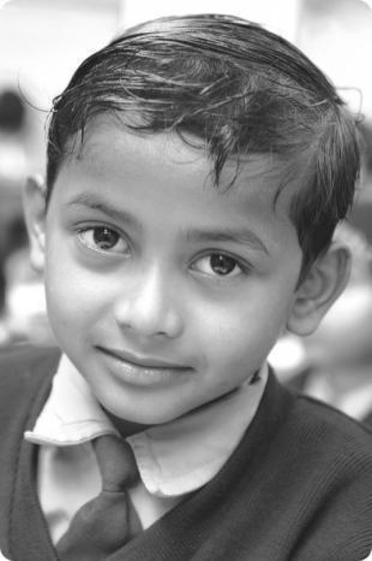 «La scuola che insegna a sorridere. Progetto Alice in India». Mostra fotografica al Tartara