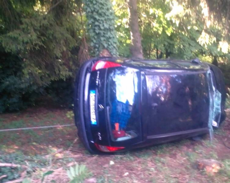 Auto nella scarpata, due donne ferite