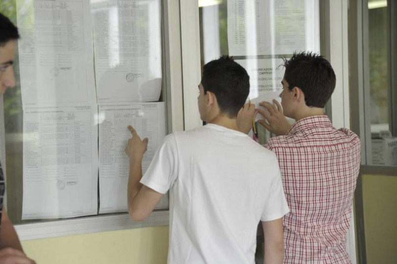 Scuola finita, ecco i promossi: Itis selettivo, all'Artusi supera l’anno l’82,5%. Ottima la percentuale nei Comprensivi