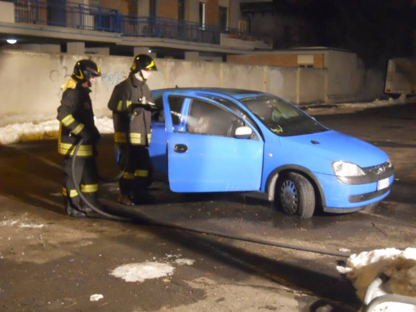 Torna il piromane delle auto. La tecnica è sempre la stessa