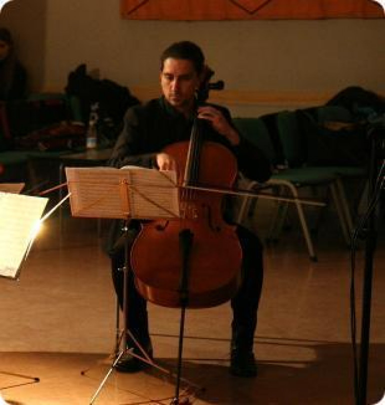 Il violoncellista monferrino Luigi Gatti in concerto al Senato in diretta tivù con Tokyo