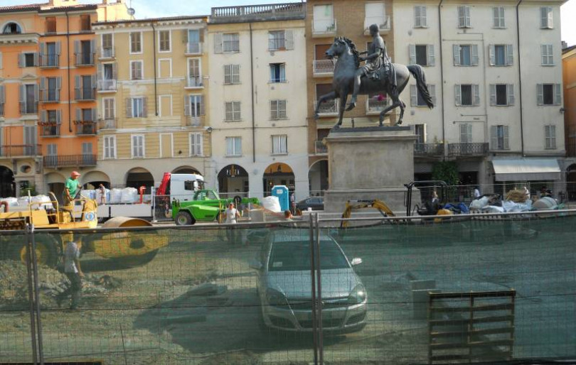 Interventi in piazza Mazzini. Sirchia: 