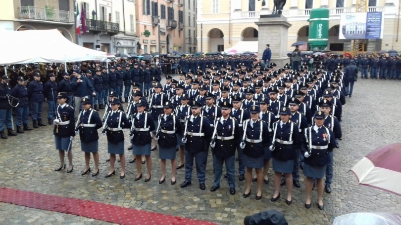 VIDEO - Le immagini del giuramento degli allievi di Polizia a Casale