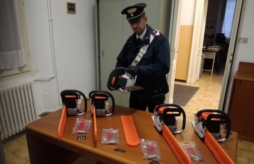 Vendono motoseghe, ma sono contraffatte: denunciati