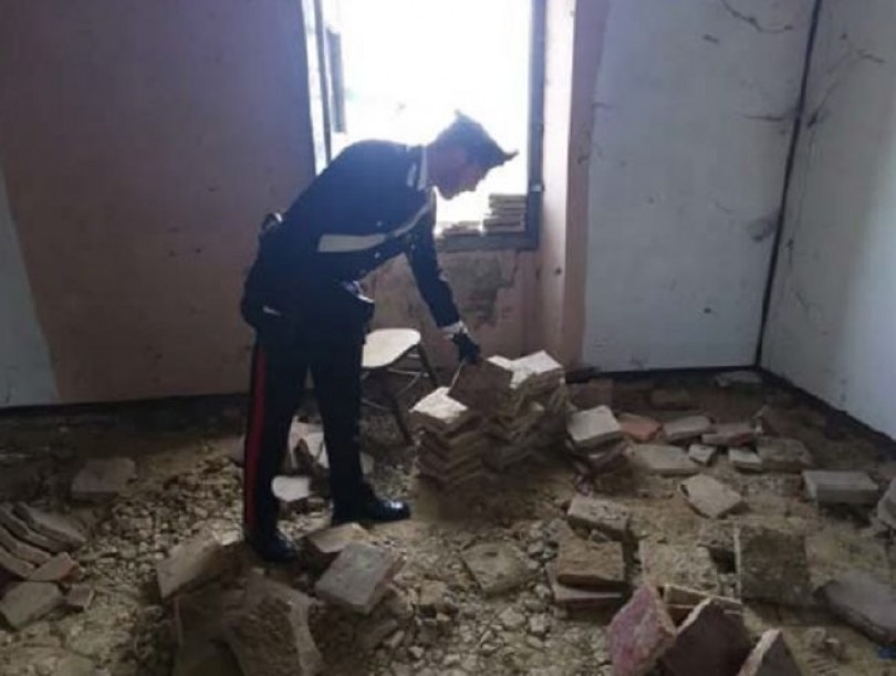 Rubavano piastrelle in una cascina: tre trinesi arrestati