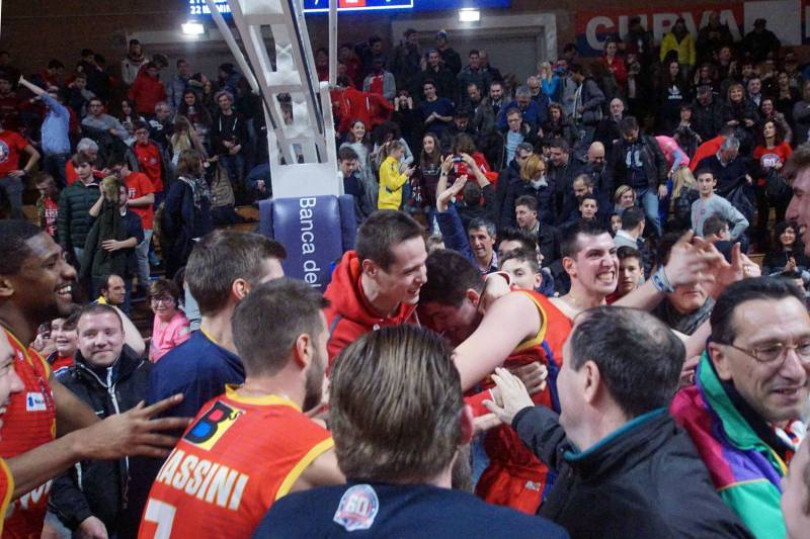 Nel derby dell'Epifania impresa della Novipiù che s'impone sulla capolista Angelico Biella: 75-66