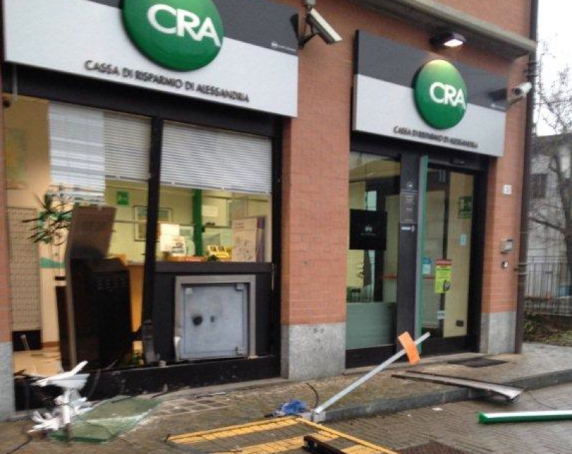 Colpo alla Banca Popolare di Milano di Cerrina: i ladri portano via la cassa automatica